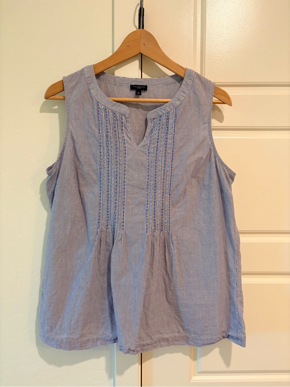 Talbots Light Blue Striped Embroidered Sleeveless Pintuck Top Sz L